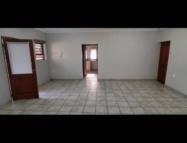 BUSINESS PROPERTY TO RENT IN LYNNWOOD GLEN